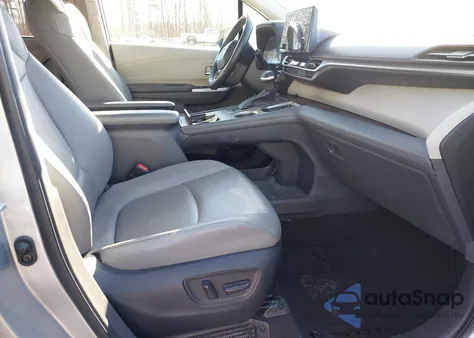 2022 Toyota Sienna Xle z USA, uszkodzony, nr VIN 5TDYRKEC6NS105735